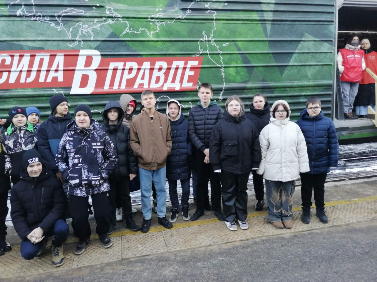 7А посетил поезд Победы..