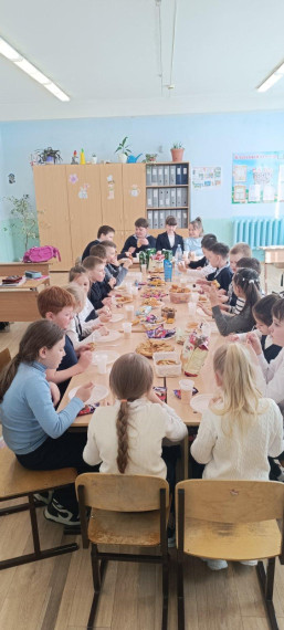 Доброй традицией 2В класса стало празднование Масленицы..