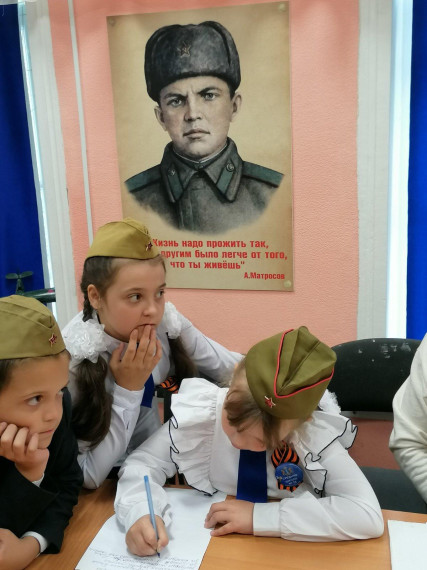 Команда 2 А класса «Смелые» приняла участие в городской военно-патриотической игре «Зарница»..