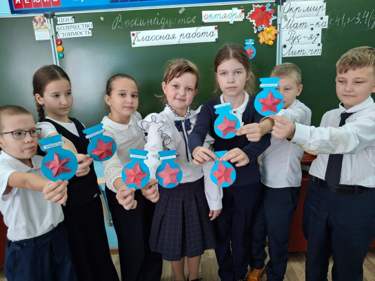 Орлята России из 3а сделали Ордена для пап ко Дню отца..
